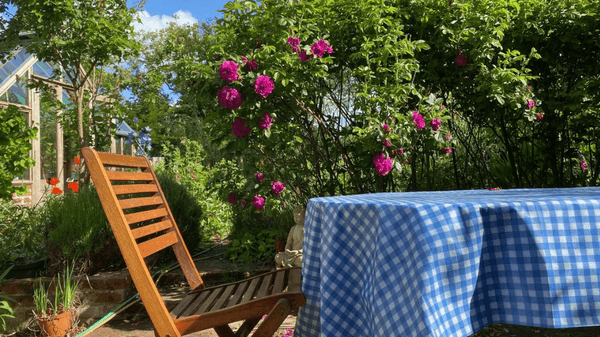 The benefits of using oilcloth tablecloths for outdoor dining